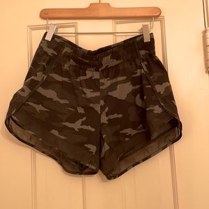 Camo Athleta Mesh Racer Run Short 4”